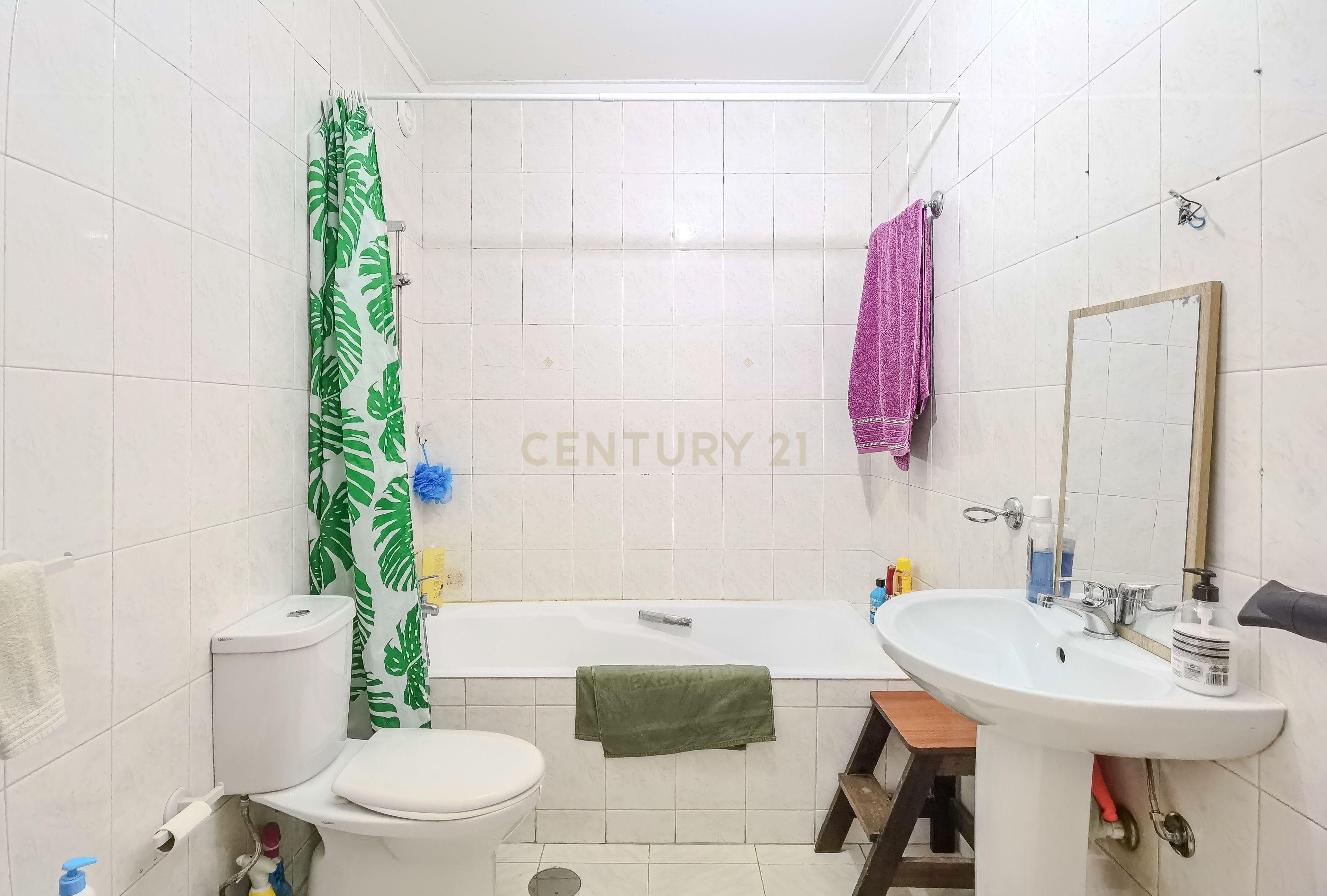 Apartamento T1+1 com Garagem e Vista Rio, Oliveira do Douro, Vila Nova de Gaia - Image 18