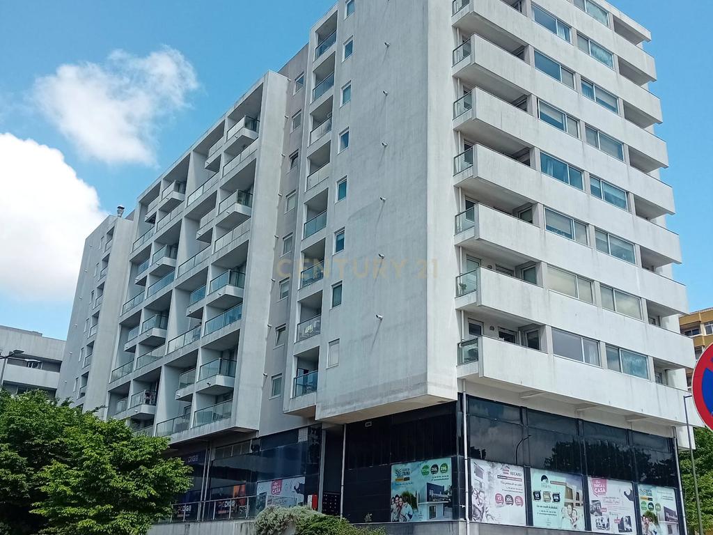 T1+1 mobilado e equipado no edifício Portas da Avenida, Porto - Image 1