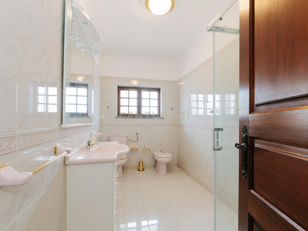 Moradia para Arrendamento — Conforto e Tranquilidade - Image 7