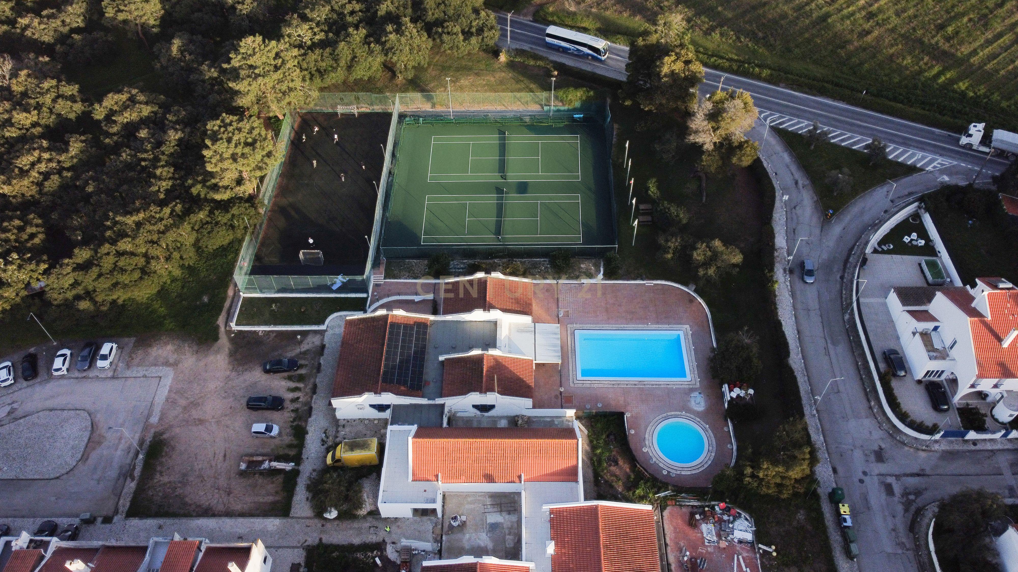 Apartamento T2 na Quinta do Anjo, Setúbal,  com Estacionamento e Piscina Comum - Image 2