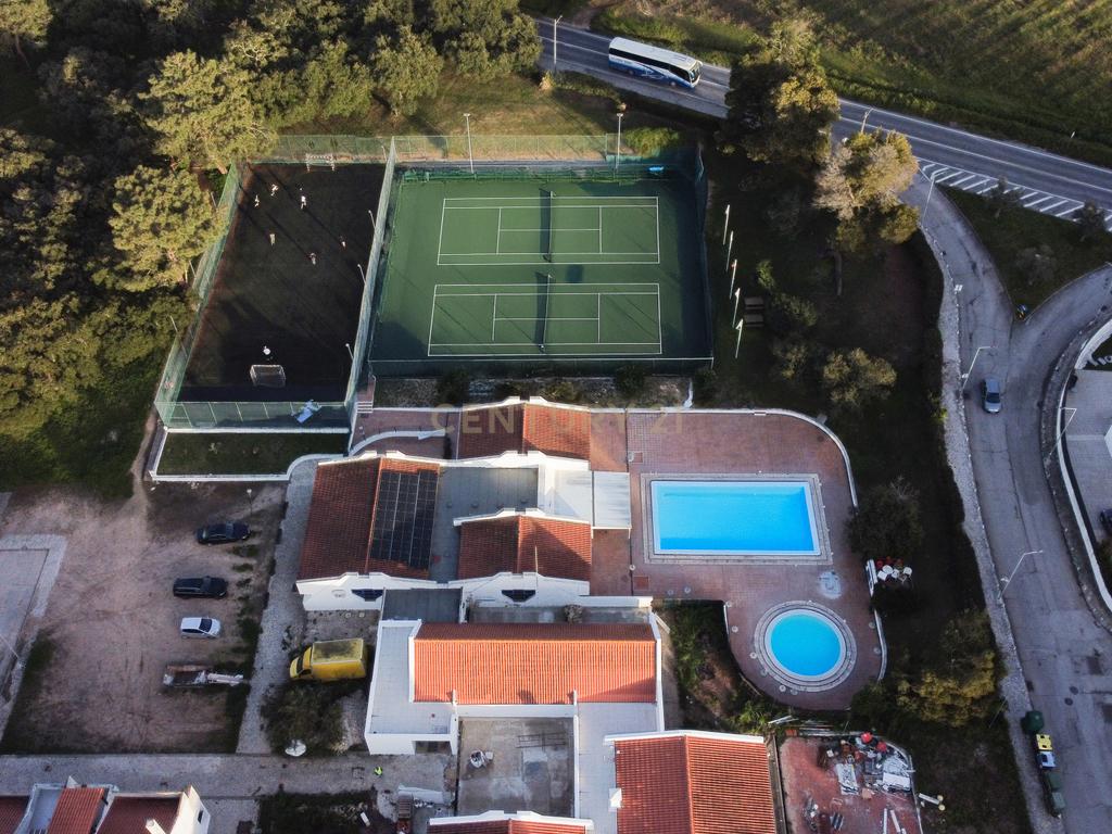 Apartamento T2 na Quinta do Anjo, Setúbal,  com Estacionamento e Piscina Comum - Image 2