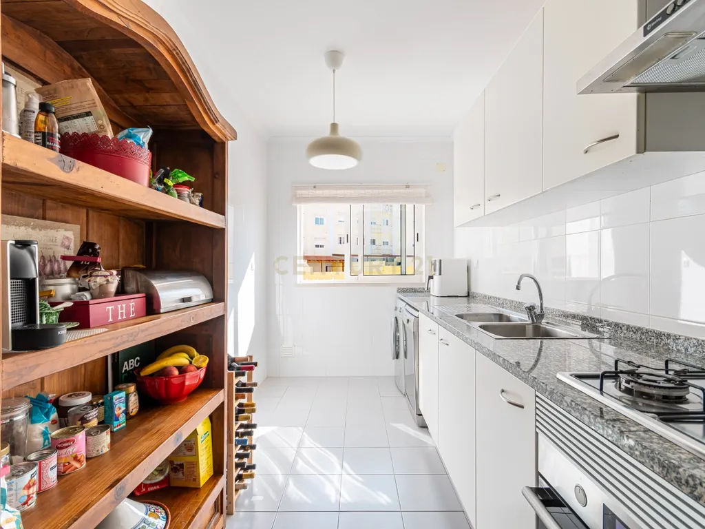 Apartamento T3 Remodelado na Horta dos Vimes - Viva com Conforto e Qualidade em Alenquer. - Image 18