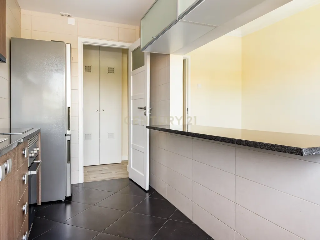 Apartamento T3 renovado na Avenida de Roma, Alvalade, Lisboa. Para Arrendar! - Image 17
