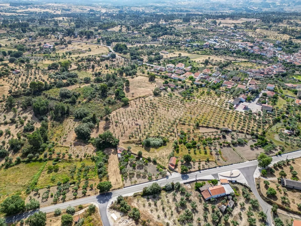 OPORTUNIDADE 360º – Moradia T3 + Posto de Combustível GALP + Terrenos (36 000 m²) - Image 6