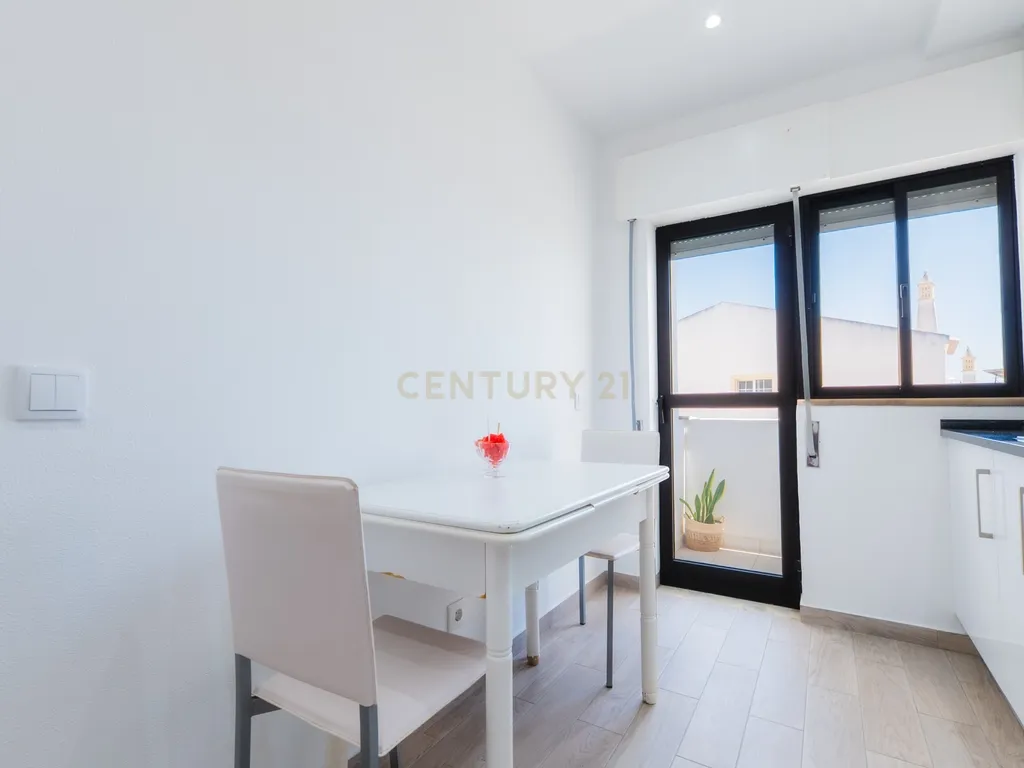 Apartamento renovado com Piscina, Garagem, com varandas, perto da praia em Alvor - Image 6