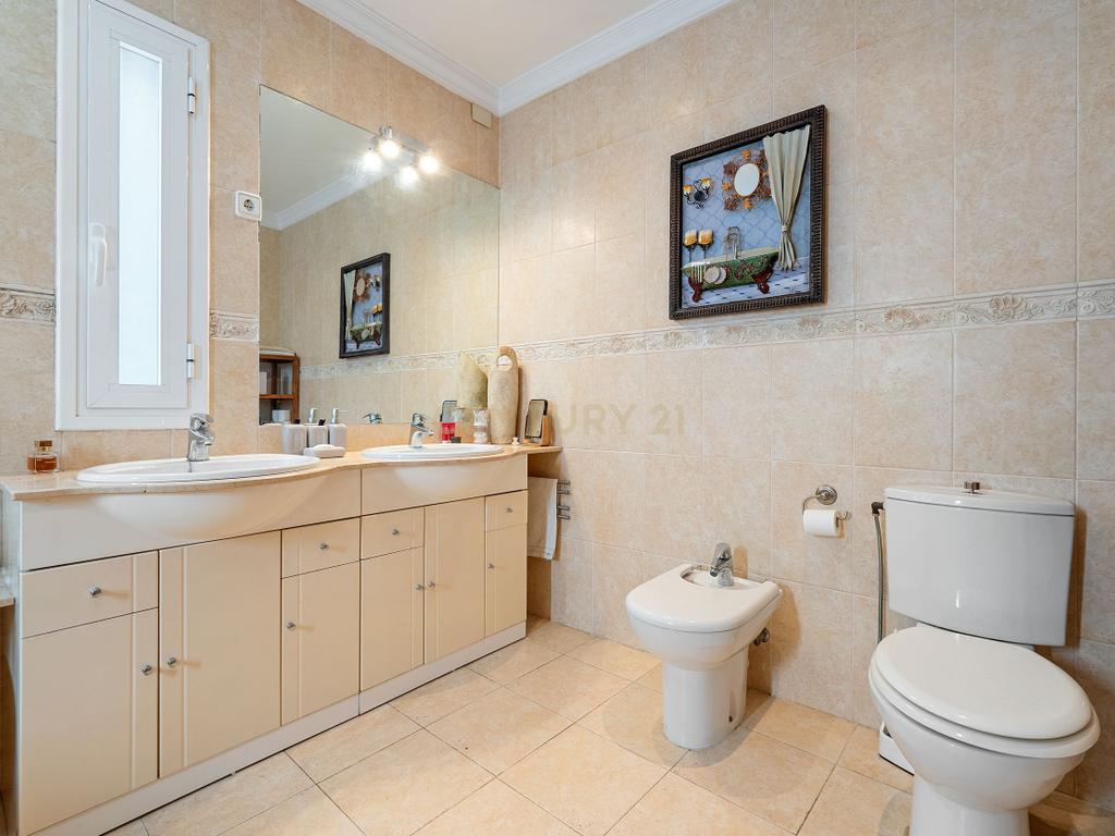 Moradia com apartamento anexo e piscina em “Els Pallaresos” - Image 37