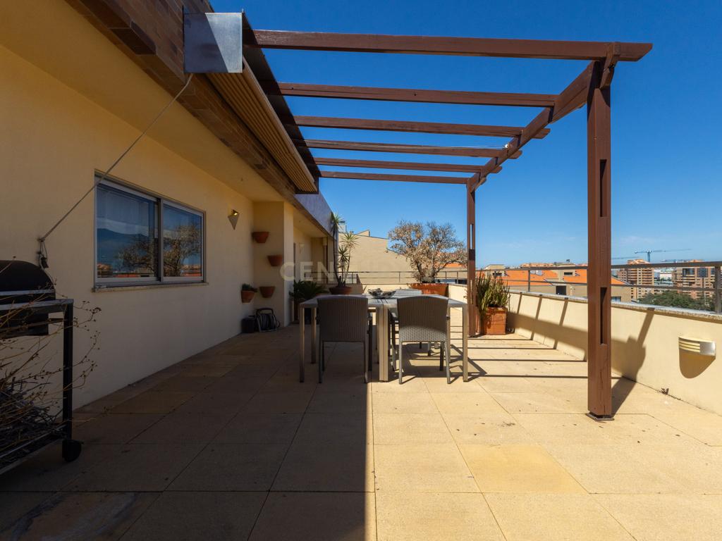 T4 com terraço de 120m² e vistas de mar e rio | Canidelo - Image 27