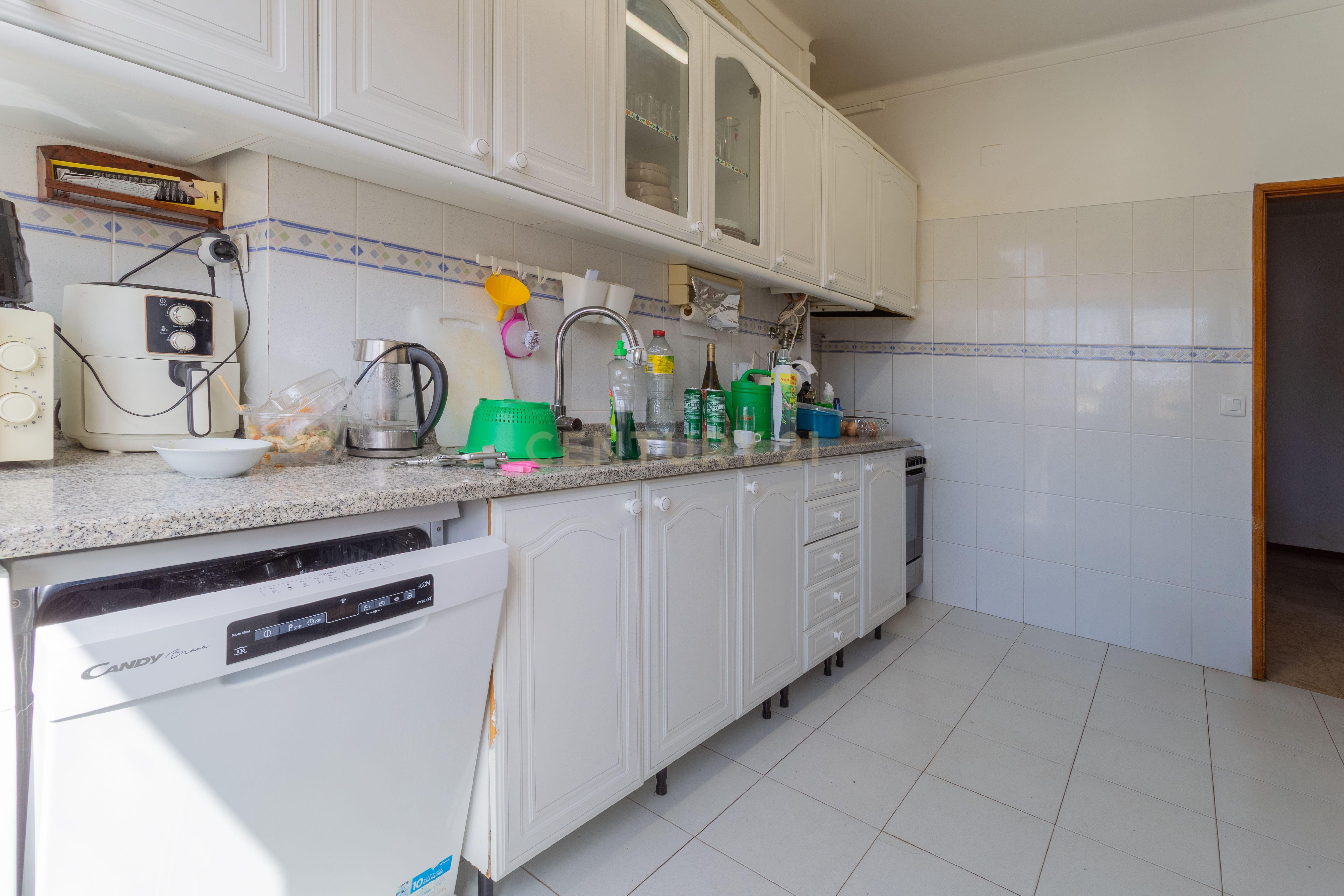 Fotografia 9 de Apartamento T4 convertido em T3 - Centro do Barreiro