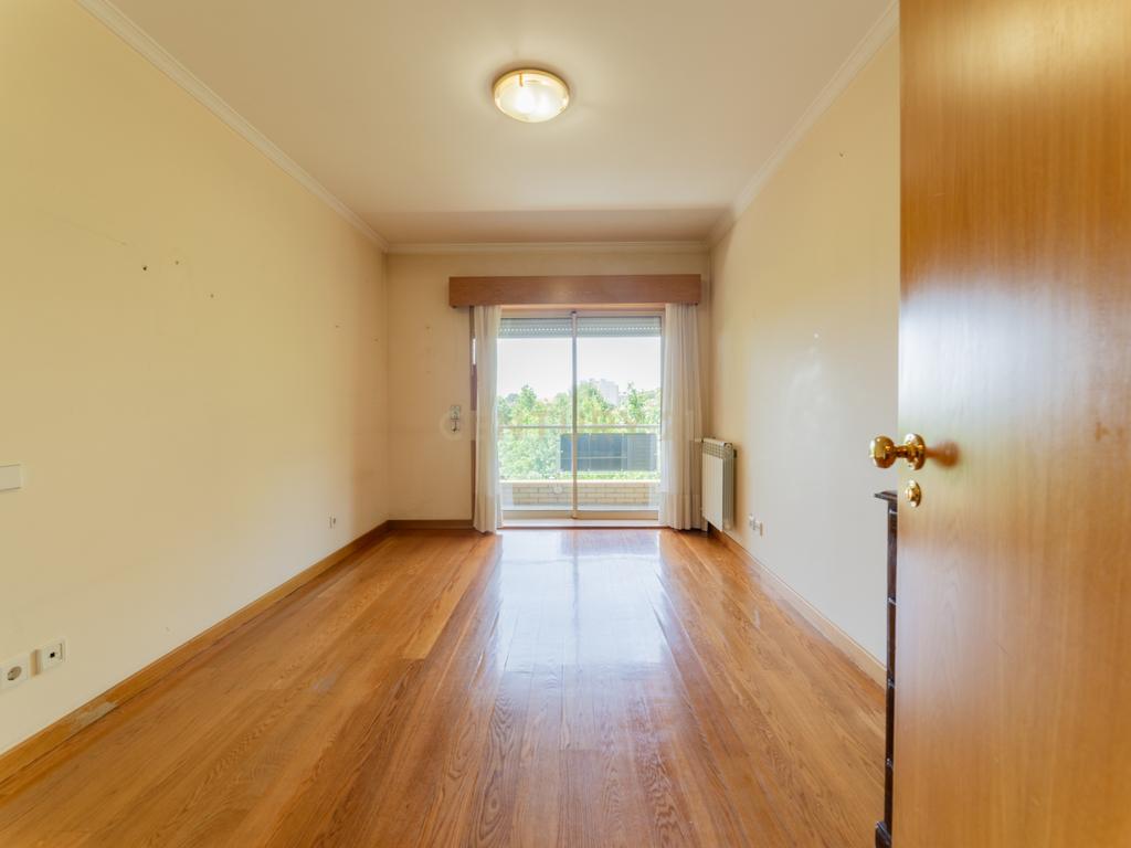 Apartamento T3 de Excelência na Foz do Douro – Porto - Image 3