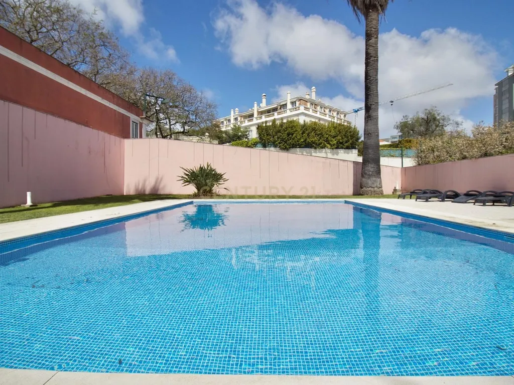 Apartamento T2 com Jardim e Piscina - Image 14