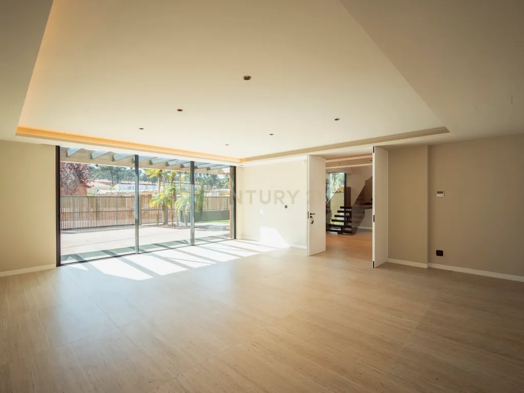 Moradia T4 na Verdizela — Design, Luz e Piscina num Terreno de 1.032 m² - Image 33
