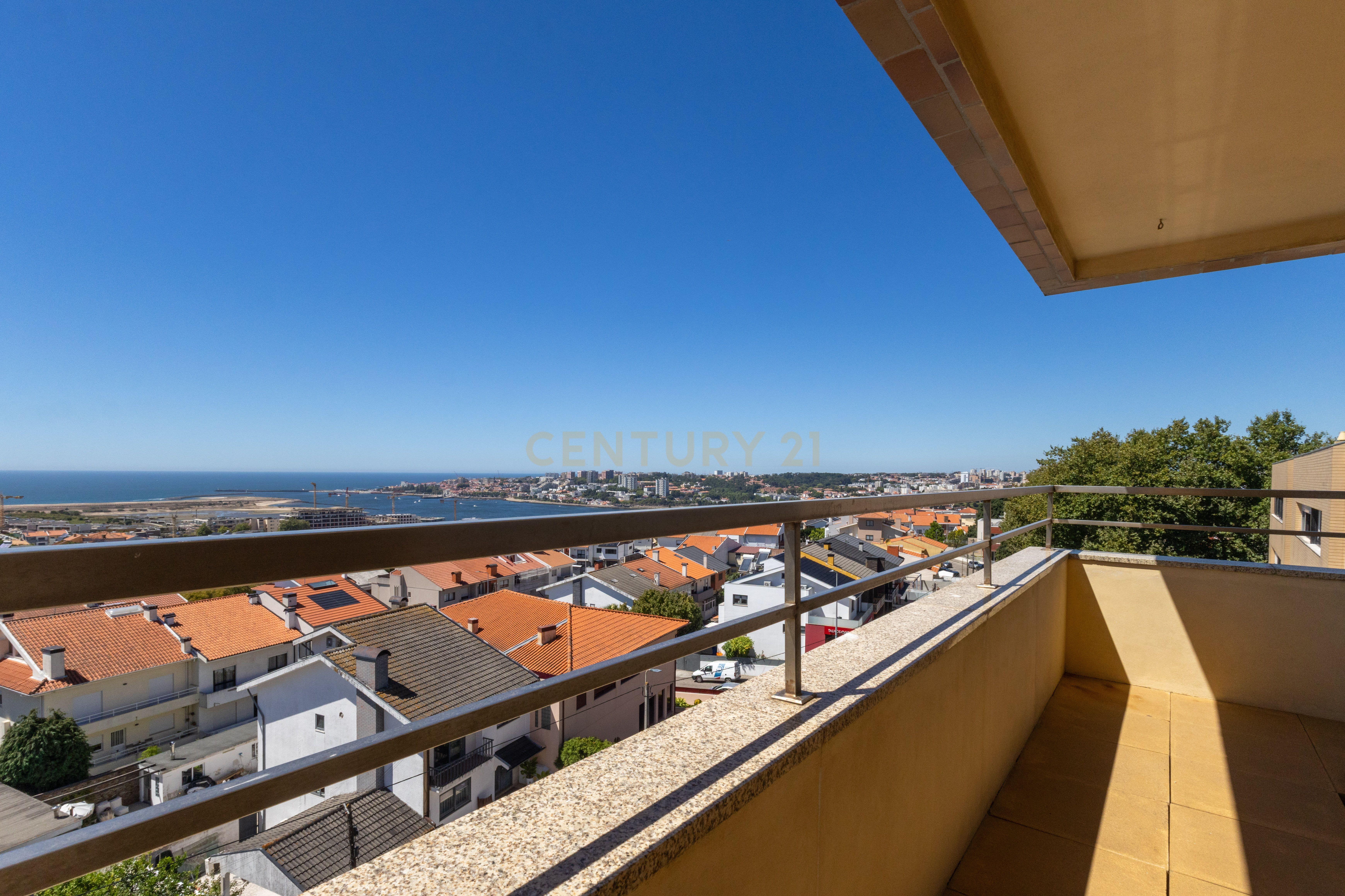 Fotografia 12 de T4 com terraço de 120m² e vistas de mar e rio | Canidelo