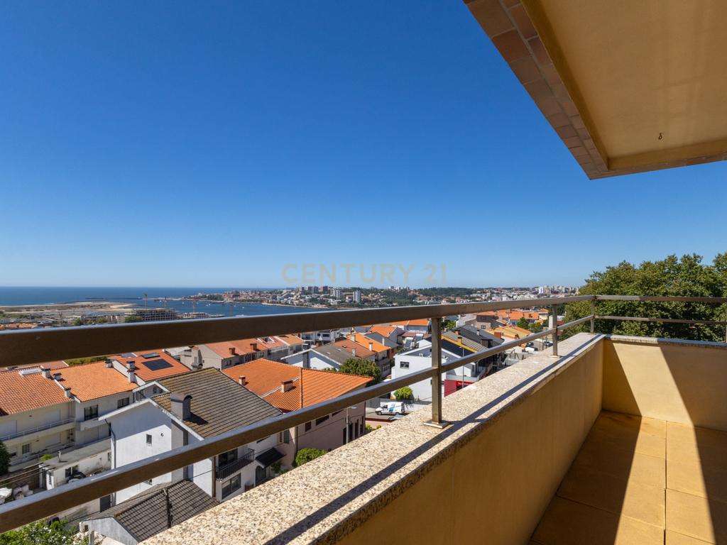 T4 com terraço de 120m² e vistas de mar e rio | Canidelo - Image 12