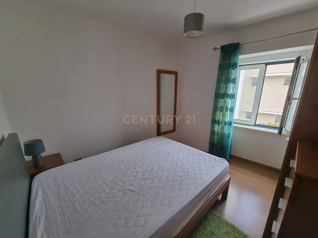 Apartamento - T2 - Arrendamento - Image 11