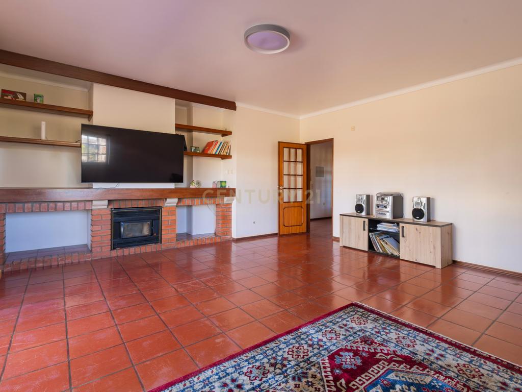 Moradia T5 com terreno - Image 10