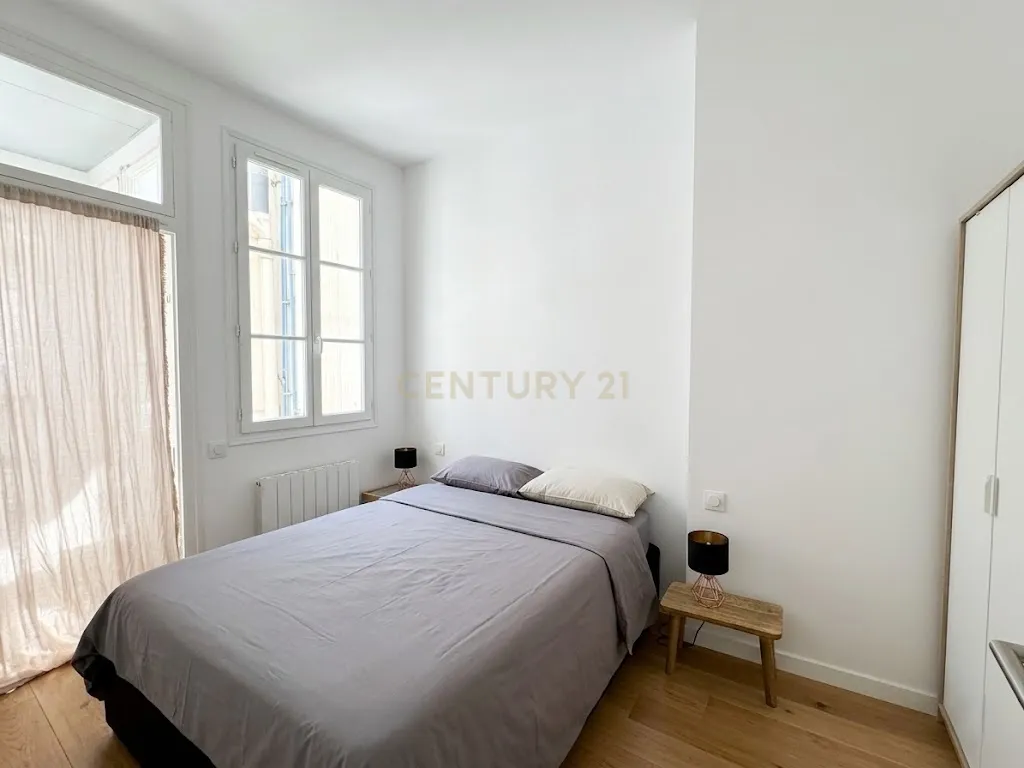 Apartamento renovado de 2 quartos junto ao Porto de Barcelona - Image 11