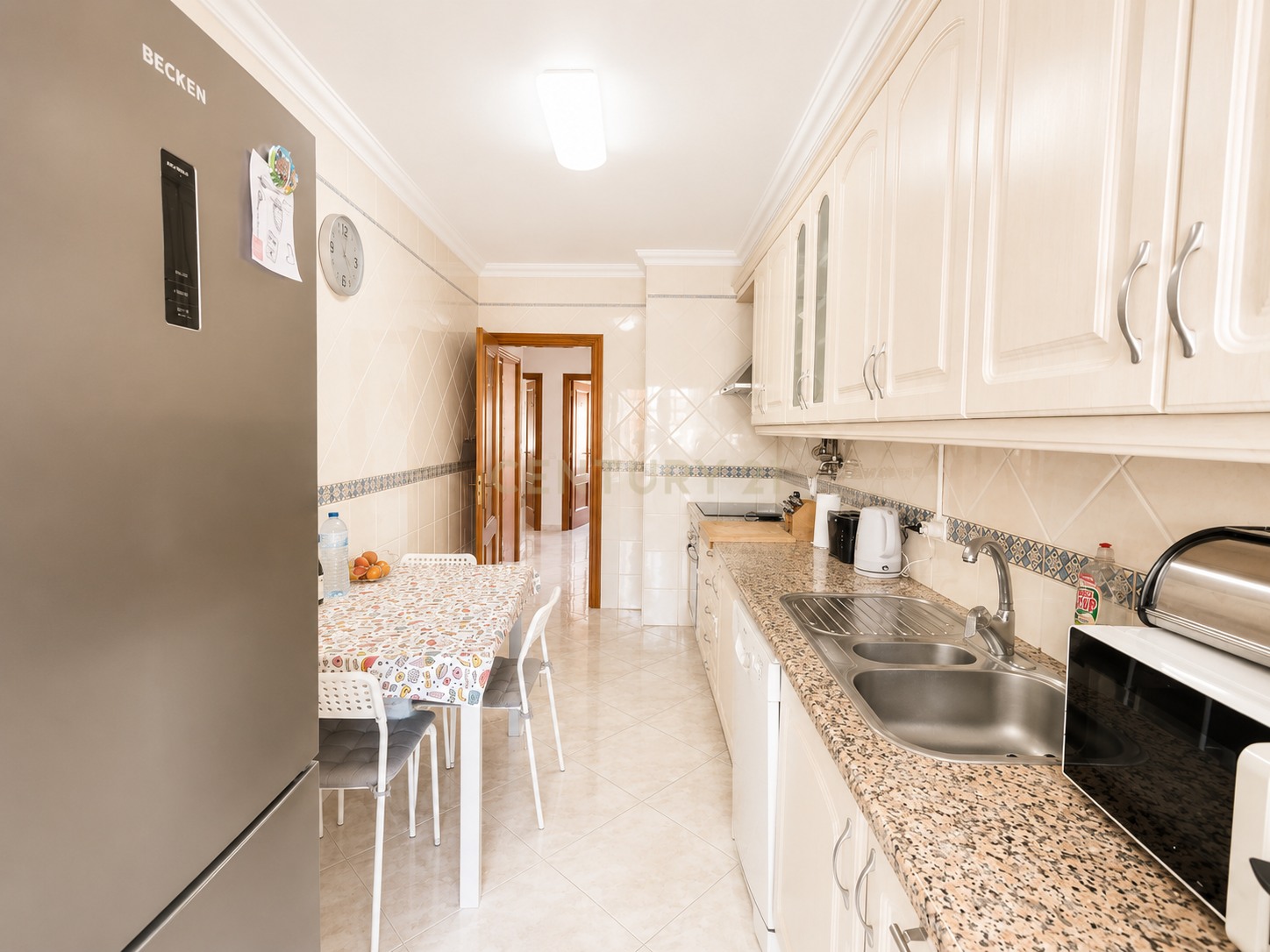Fotografia 9 de Apartamento T2 Funcional na Urbanização da Raminha, Portimão