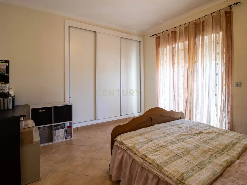 Moradia de arquitetura moderna no Juncal-Porto de Mós - Image 23