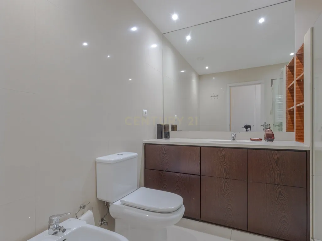 T4 com terraço de 120m² e vistas de mar e rio | Canidelo - Image 14