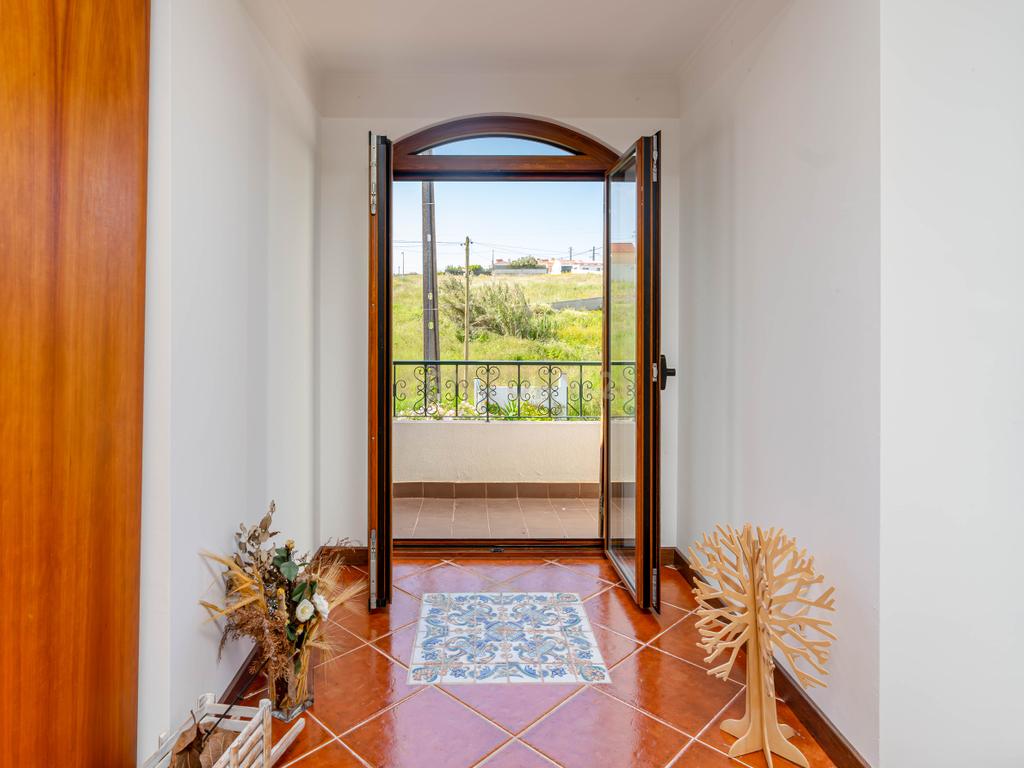 Espetacular Moradia T4 em Mafra com Jardim e Terraço - Image 38