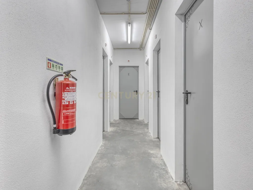 T2 Último Piso Semi-Novo com varanda na Madalena - Image 19