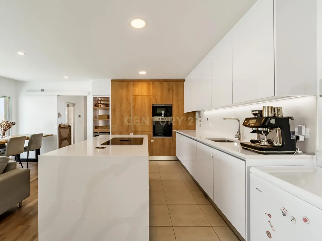 Moradia T4 Contemporânea com piscina, na Aroeira, perto do golf e praias - Image 13