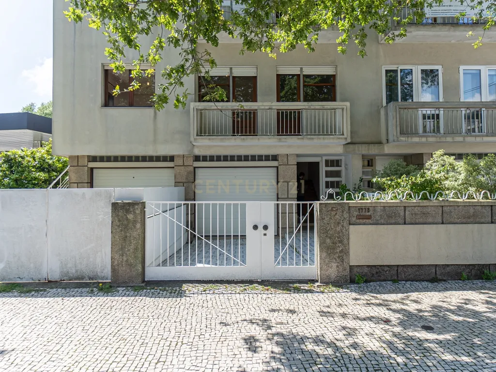 Andar Moradia T5 – Antas, Avenida Fernão de Magalhães – Porto - Image 1