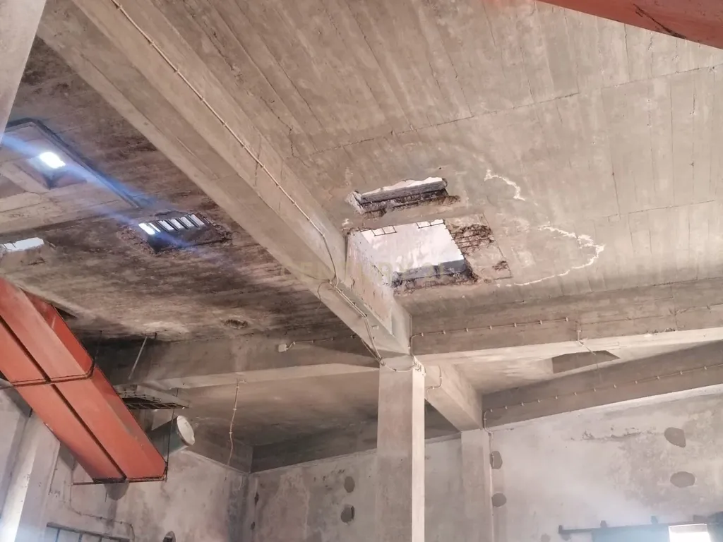 Armazém (565 m2 ) em pleno centro habitacional na Vidigueira para usar ou transformar! - Image 8