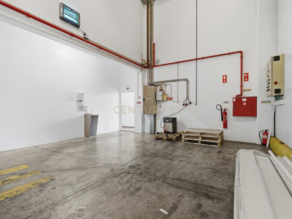 Armazém Industrial junto à Campo Oeste em A-dos-Cunhados - Image 36