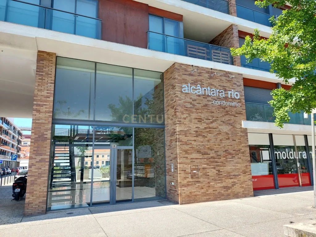 ARRENDADO - T2 Condomínio Alcântara Rio com 1 Parqueamento - Alcântara Rio - Image 18
