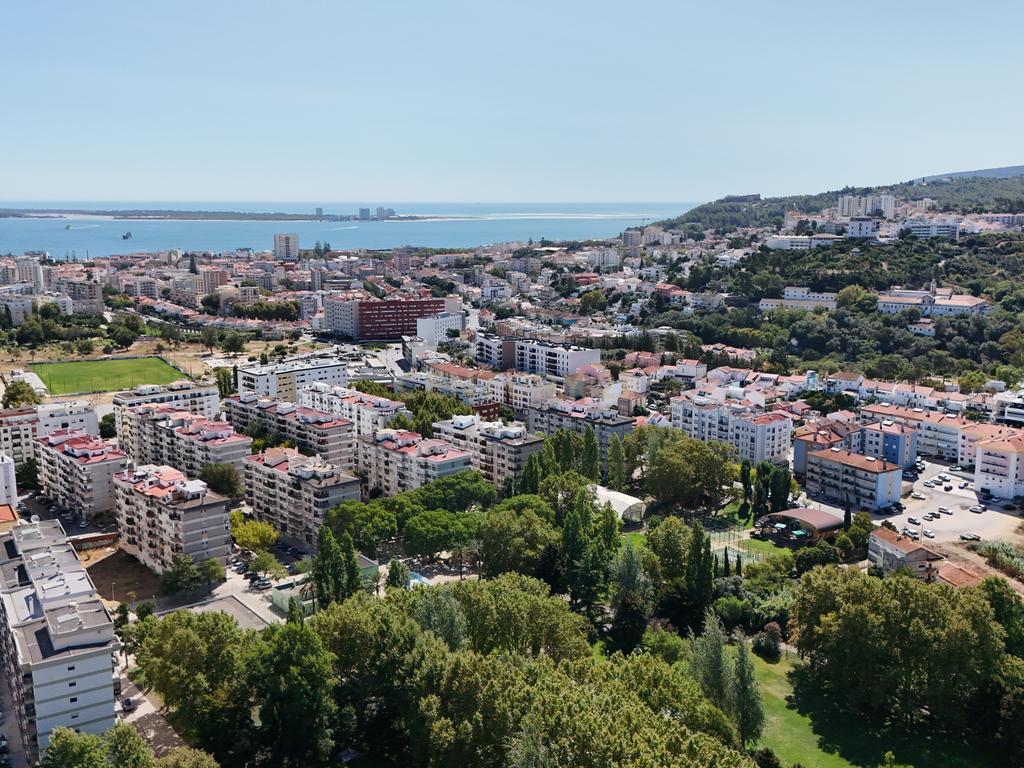 Luxuoso Apartamento T2, Totalmente Remodelado, em Vanicelos, em Setúbal - Image 10
