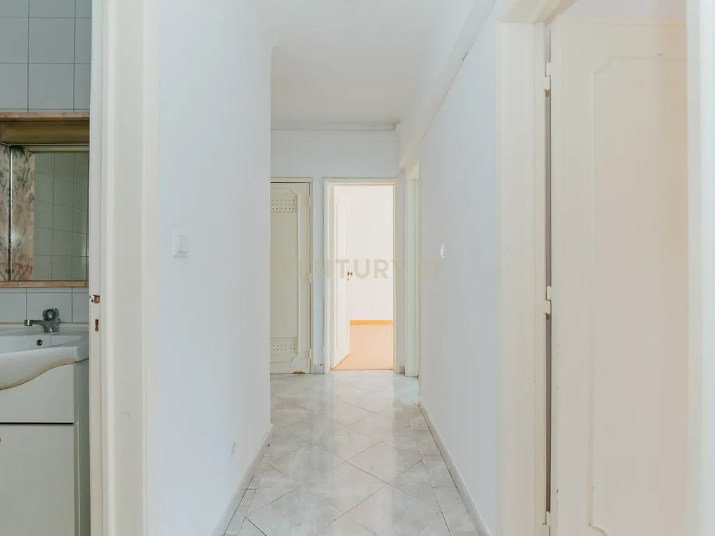 Apartamento T2 em Linda-a-Velha - Image 19