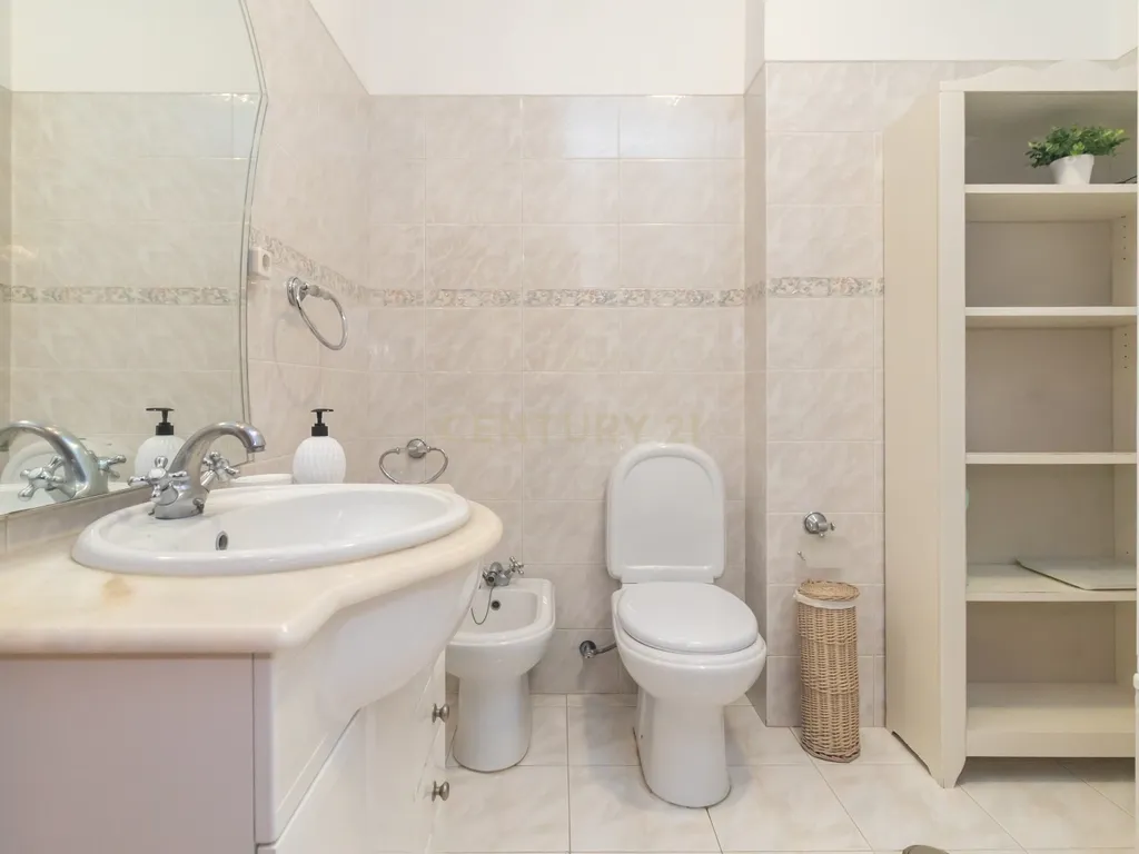 Apartamento T2 com Parqueamento, Elevador, Pronto a Habitar – Uma Oportunidade a Não Perder - Image 36