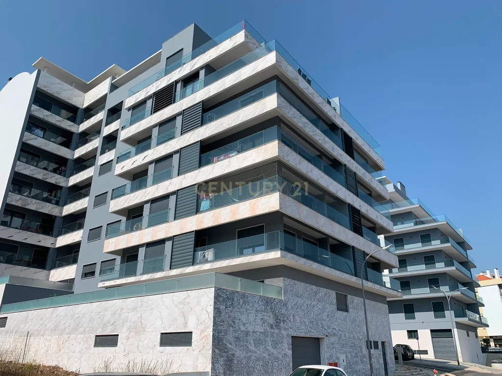 Oportunidade De Investimento Terreno Centro Amadora com projeto aprovado e licenças a pagamento - Image 2