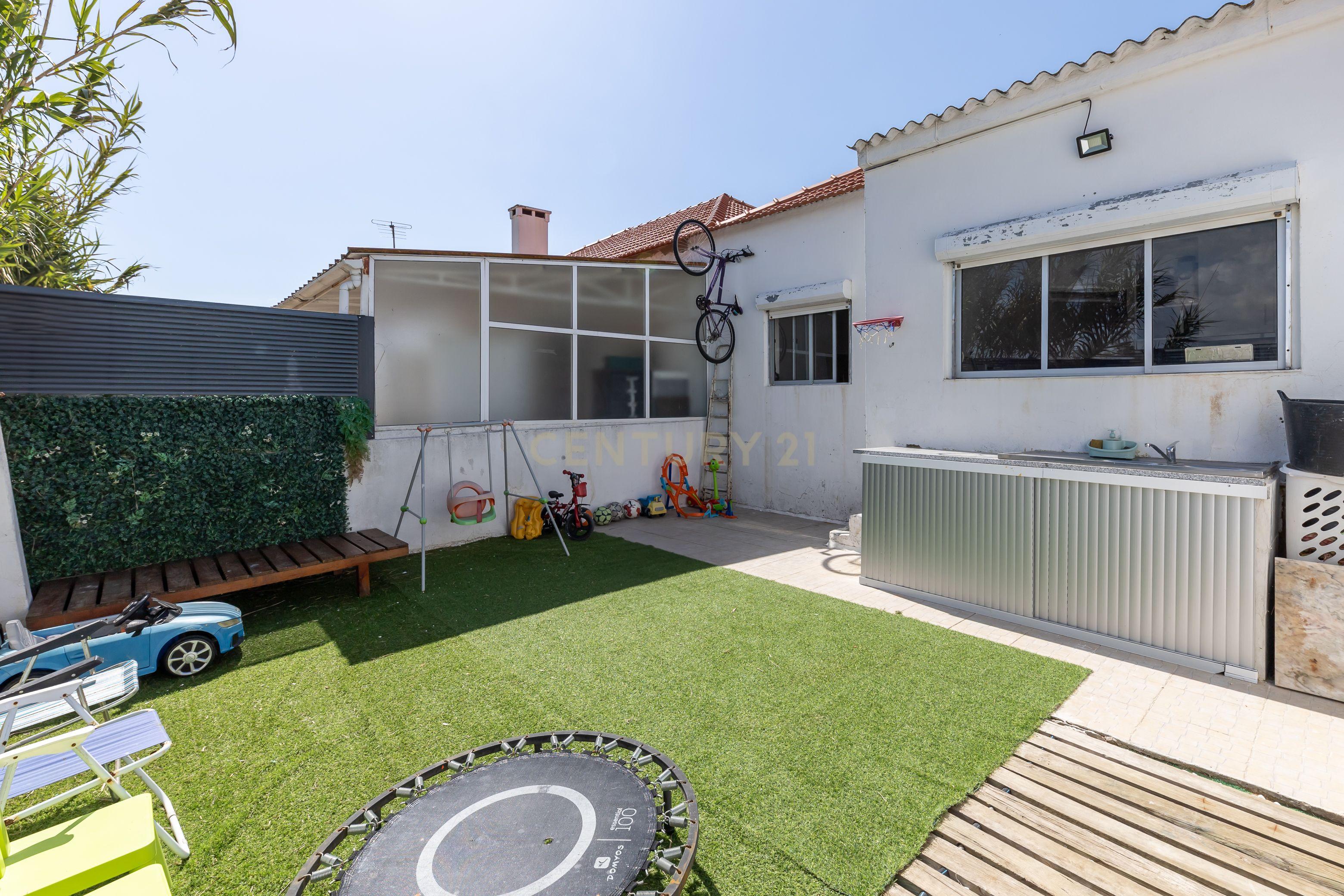 Moradia T2 em Sarilhos Pequenos Remodelada. - Image 18