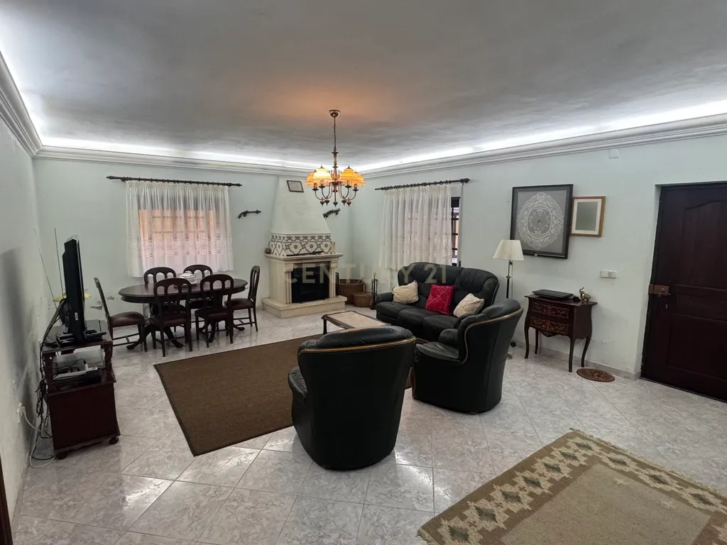 Espetacular Moradia T4 com Jardim e Vista Campestre em Alenquer - Image 11