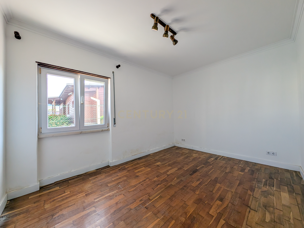 Pinhal Palmeira - Moradia Bifamiliar + Moradia T2 com Armazém em Terreno de 1.010 m² - Image 16
