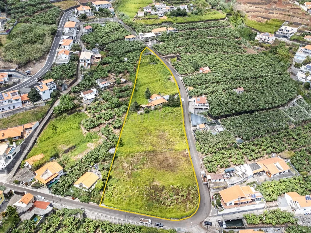 Terreno com 6.896m² e Moradia com Vista Mar - Image 8