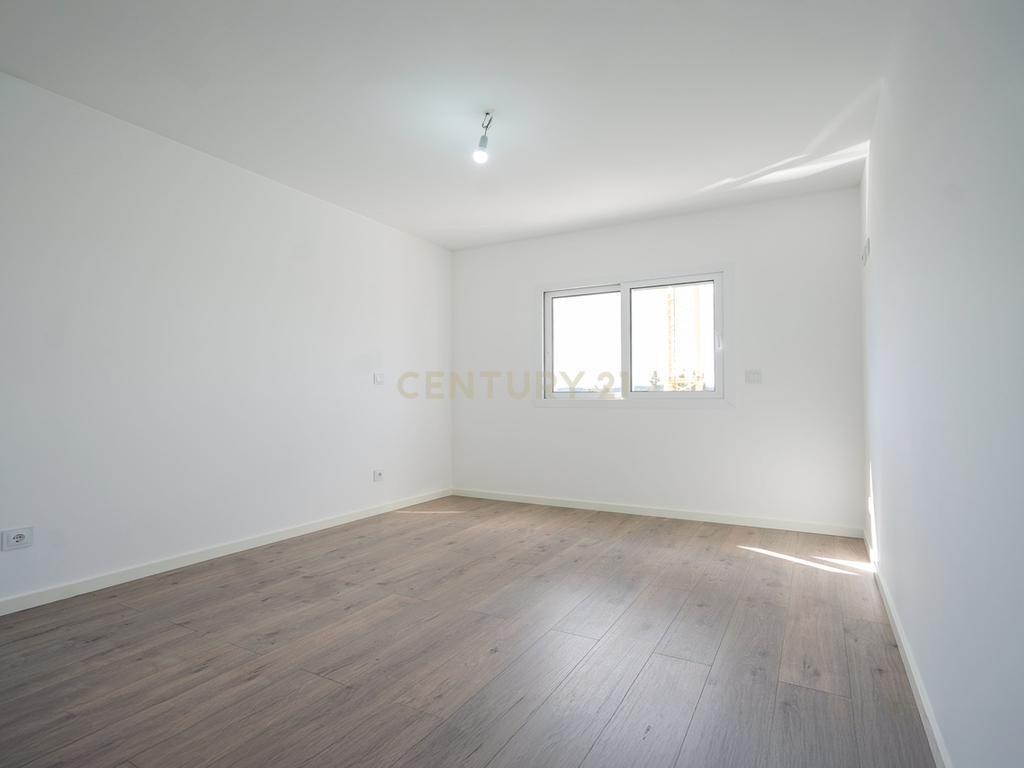 Apartamento T3 novo de qualidade superior com varanda coberta,vistas panorâmicas,garagem,localização privilegada e tudo a pé no centro de Lousã - Image 20