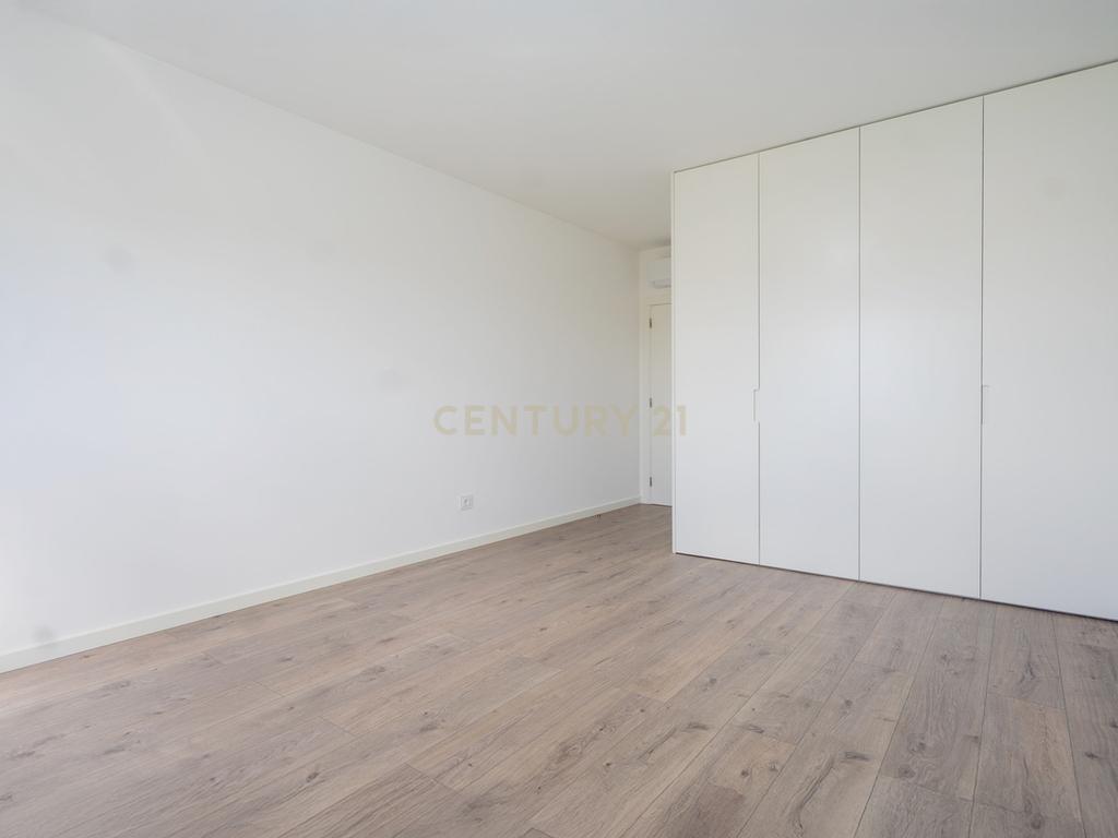 Apartamento T3 novo de qualidade superior com varanda coberta,vistas panorâmicas,garagem,localização privilegada e tudo a pé no centro de Lousã - Image 22