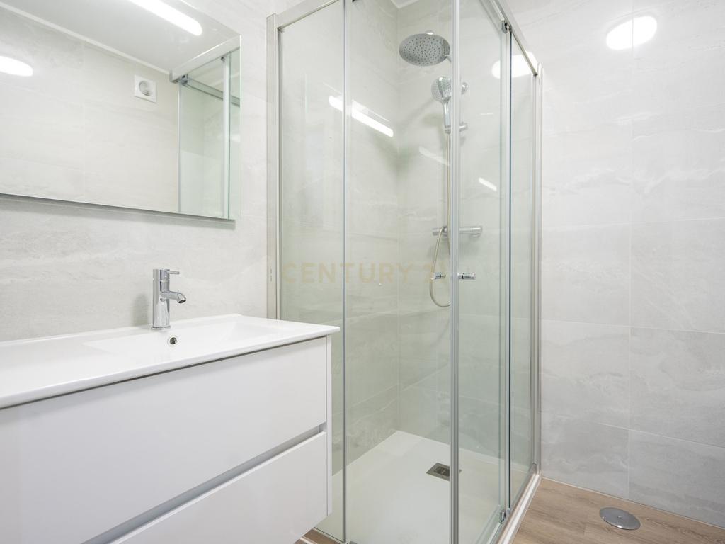 Apartamento T3 novo de qualidade superior com varanda coberta,vistas panorâmicas,garagem,localização privilegada e tudo a pé no centro de Lousã - Image 32