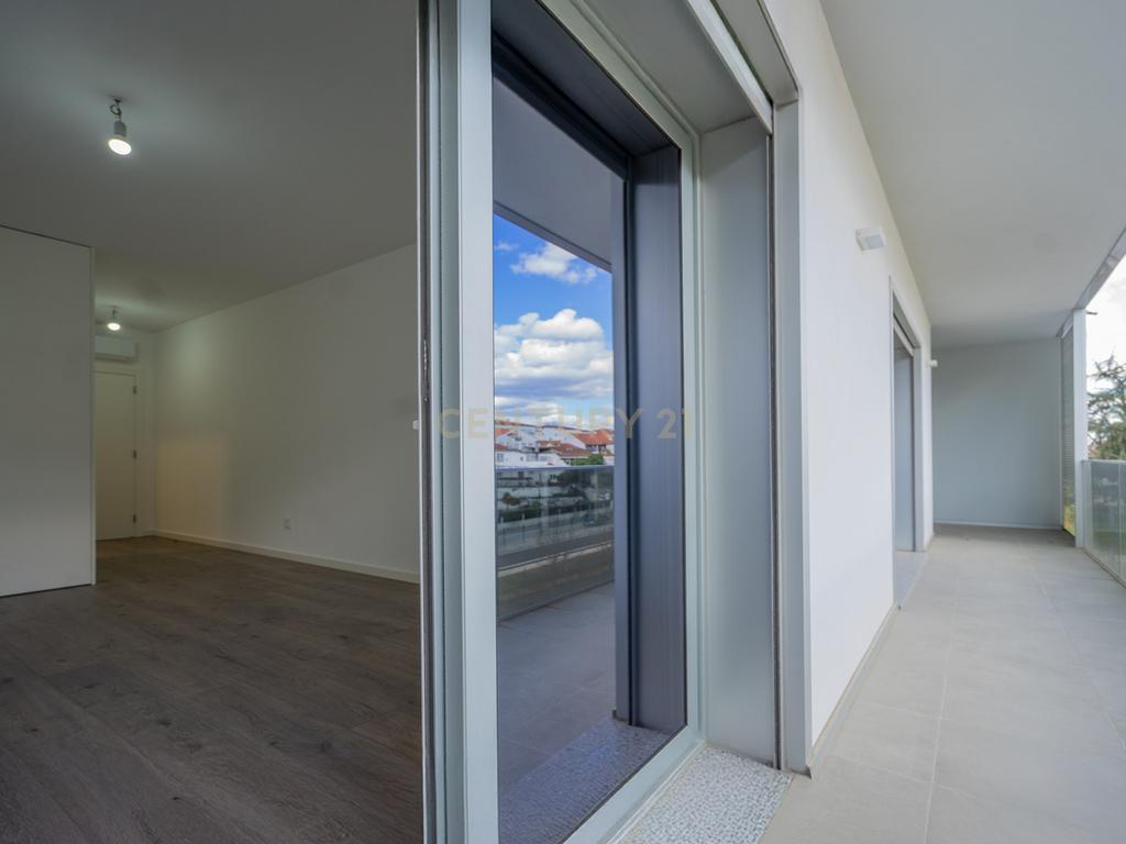 Apartamento T3 novo de qualidade superior com varanda coberta,vistas panorâmicas,garagem,localização privilegada e tudo a pé no centro de Lousã - Image 29