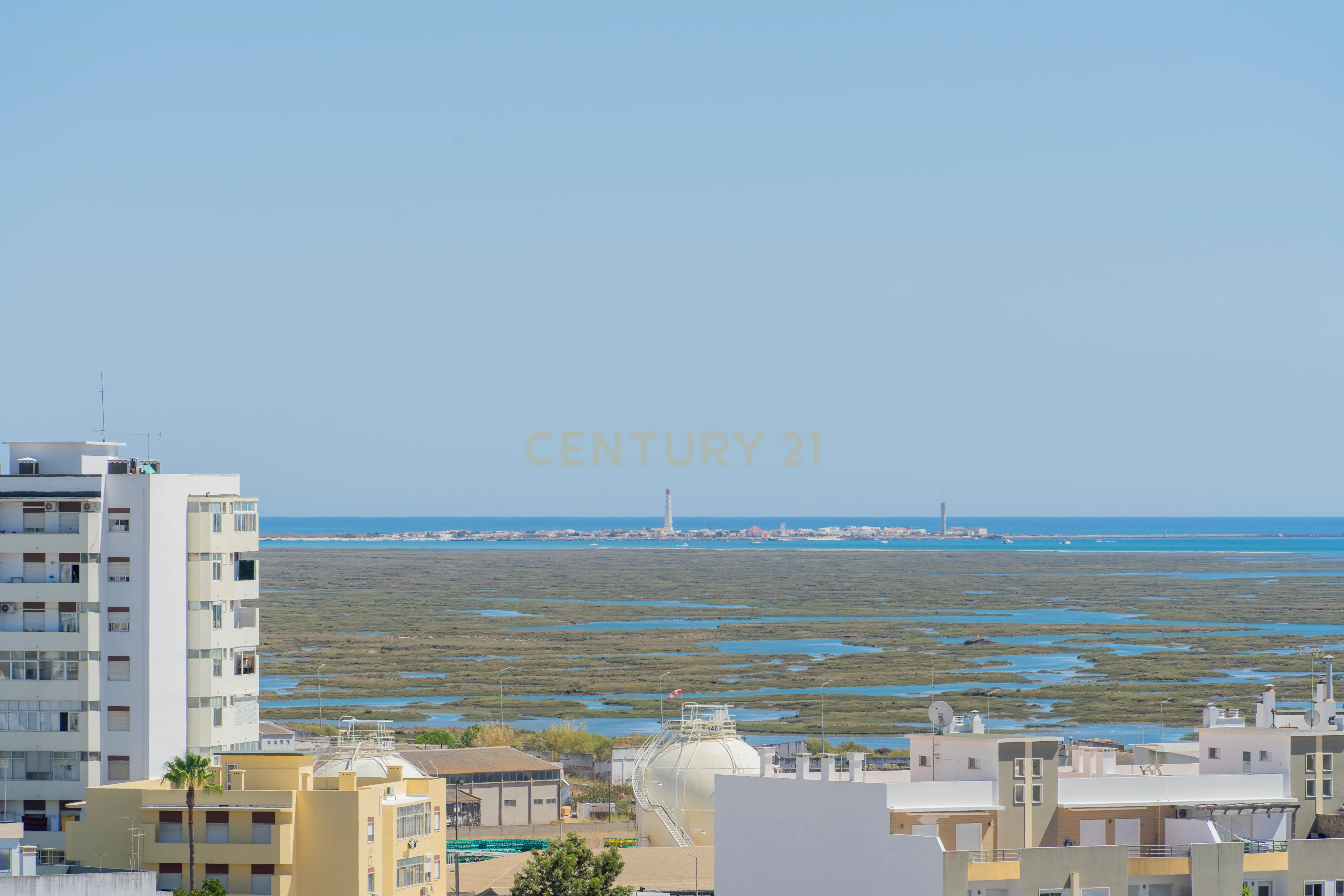 Fotografia 7 de Viva no topo de Faro: Rooftop T3 na Avenida 5 de Outubro