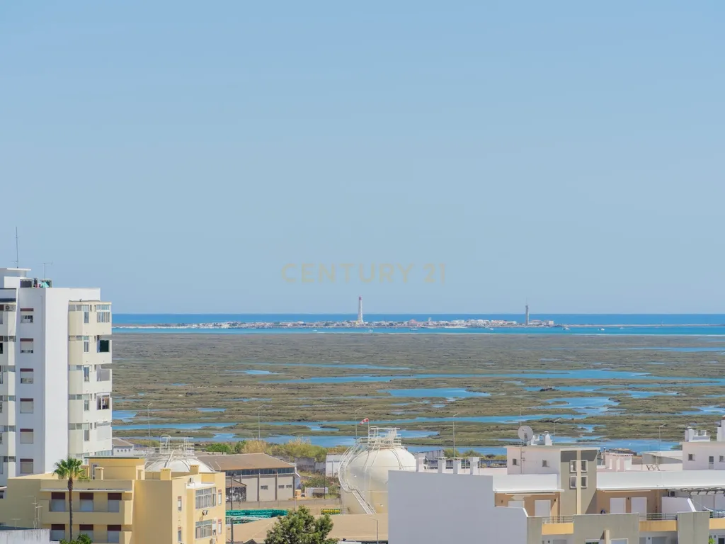 Viva no topo de Faro: Rooftop T3 na Avenida 5 de Outubro - Image 7