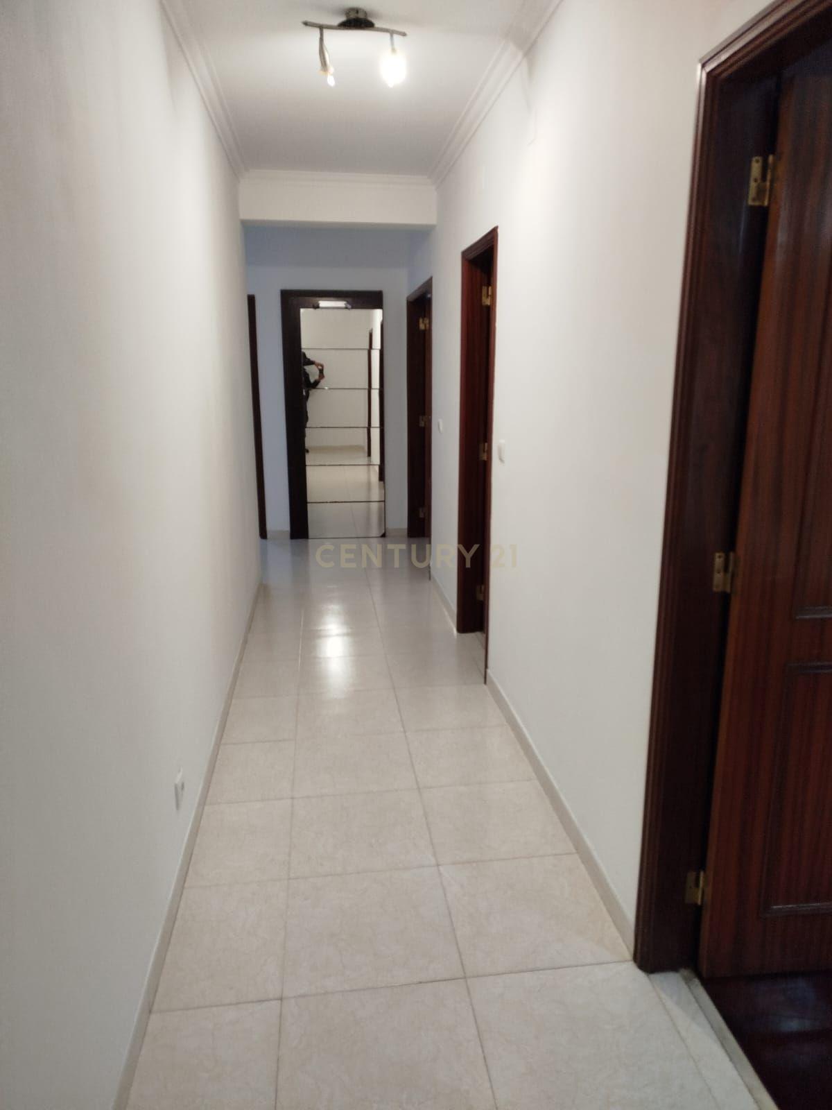 Apartamento T3 em Sintra: Conforto e Localização Privilegiada - Image 4