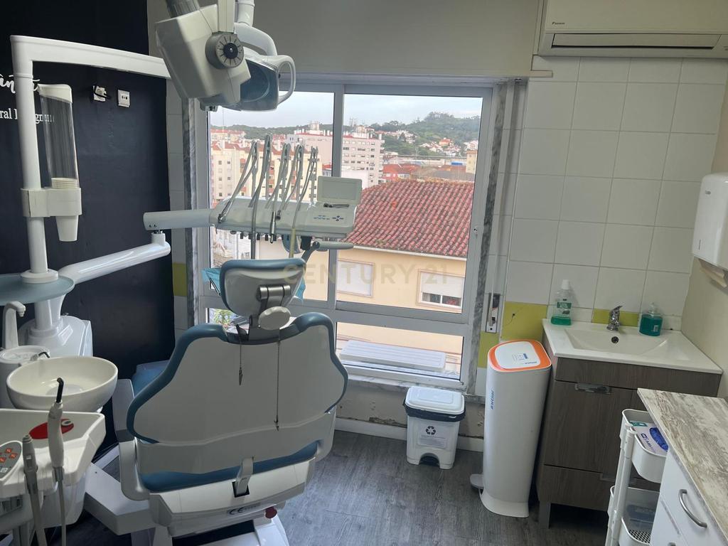 Clínica Dentária em Sintra com dois consultórios para trespasse - Image 4