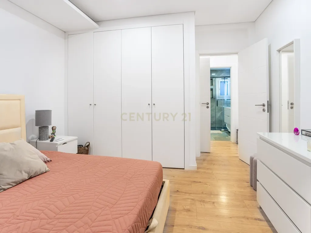 Moradia T3+1 Térrea de gaveto com Piscina, Domótica e Espaço Exterior | Fernão Ferro - Image 33