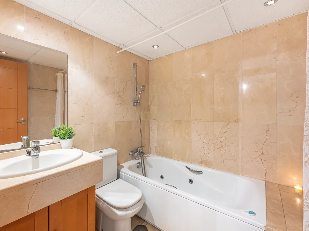 APARTAMENTO EM ESTEPONA: CONFORTO E LOCALIZAÇÃO PRIVILEGIADA - Image 20