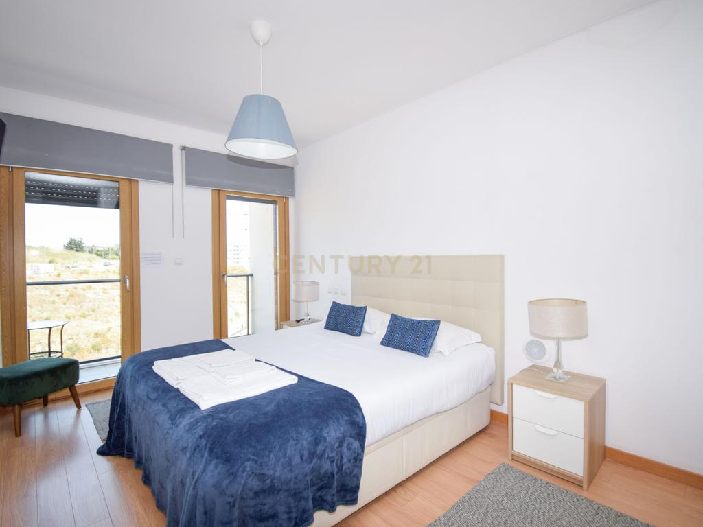 Apartamento T3 com Áreas Generosas e Vista Desafogada - Image 10