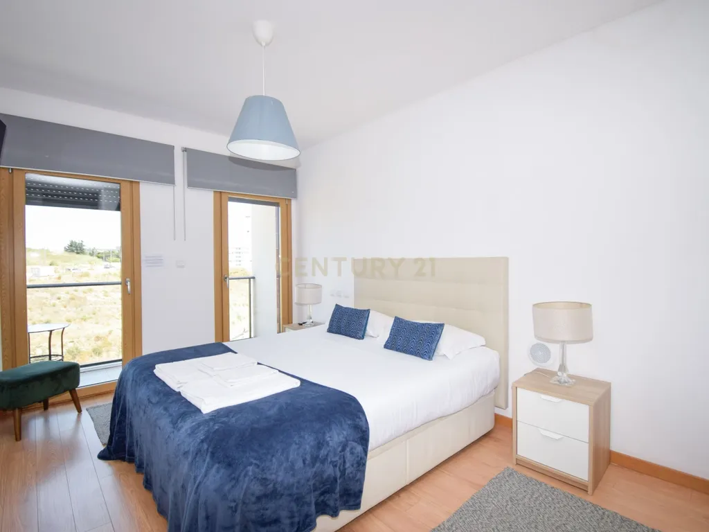 Apartamento T3 com Áreas Generosas e Vista Desafogada - Image 10